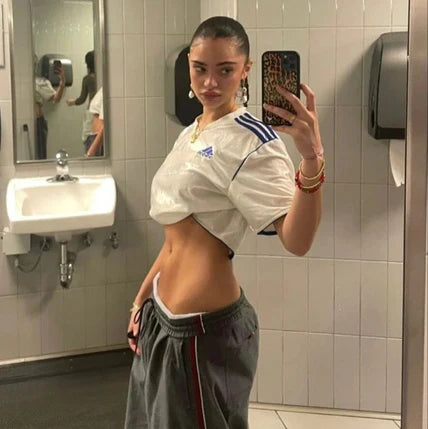 Sarah, 27